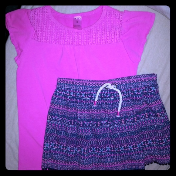 GIRLS MATCHING TOP AND SHORTS SIZE 5 - Picture 1 of 4